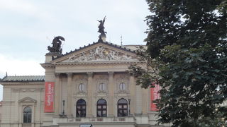 オペラ劇場