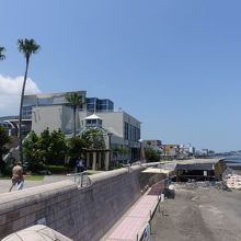 海に面した施設です。