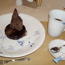 笛吹き童子のチョコレートケーキとコーヒー