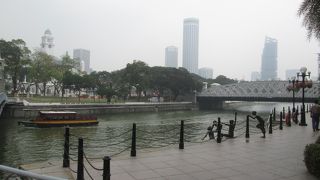 ピープル オブ ザ リバー像