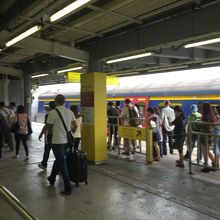 前へ進むと空いてくる