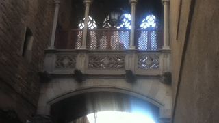 いつも観光客が多い