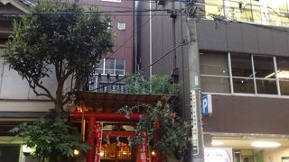 松屋通りからちょっと入れば。