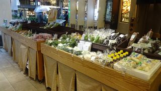 アンテナショップが好きな人には楽しいところ。