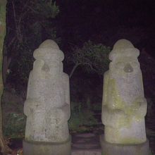 遊歩道のトルハルバン