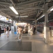 お盆休みの横浜駅