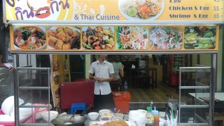 ランブトリー通りにあるパッタイの専門店