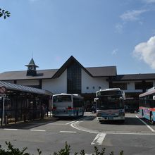 バスロータリーがありますよ。