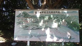 ここは、六甲山の東、甲山の大部分をその山裾野に広がる森林公園で、園内にはシンボルゾーンや野外ステージ、展望台等、様々です。