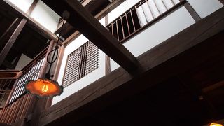 中に入るとびっくりします