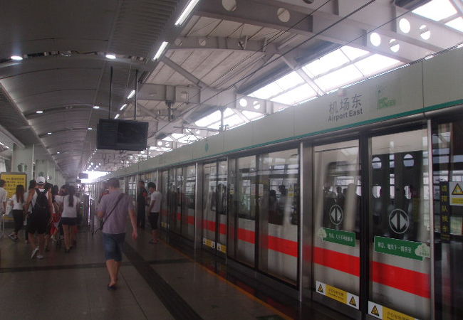 距離的には空港最寄り駅ですが・・・