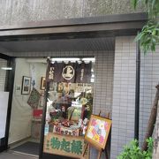 和紙、千代紙などで作品がずらり