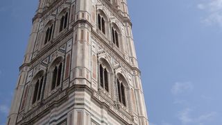 ドゥオーモとジョットの鐘楼はほとんど一体化して見えます。