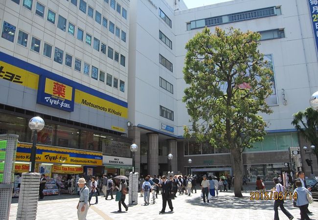 駅ビルにはたくさんの店が入り、レスト街も充実していました。