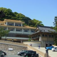 右が日清講和記念館で、奥が本館。