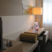 ソファやテーブルもあります。