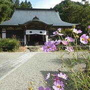 武田勝頼の墓がある