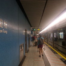 グリーンライン駅ホームの様子