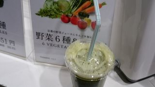 野菜ジュースも有ります‼目の前に、カウンター有ります‼