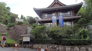 坂本龍馬のお墓の近く