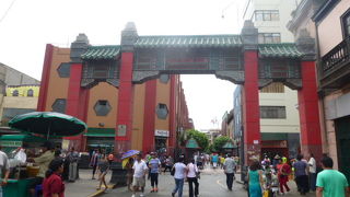 道の途中に突然出現する中華街