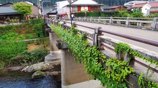 橋の上からは雰囲気のいい風景がみれます
