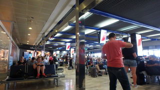 首都の国際空港とは思えない