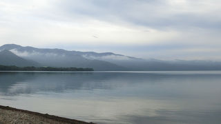 静かで美しい湖