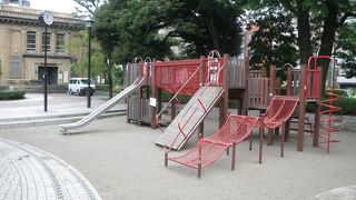 遊具があって子供も楽しめる