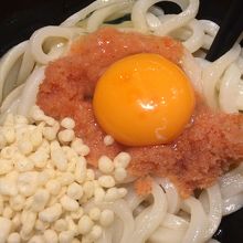 揚げ玉は自分でのせました。ねぎなどもセルフです。