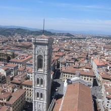 すらりと細い鐘楼