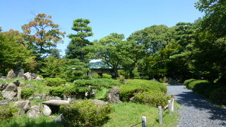 東門の眼の前です