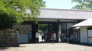 名古屋城の東の門になります