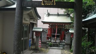 榛馬場のかたわらに祀られていた稲荷神社
