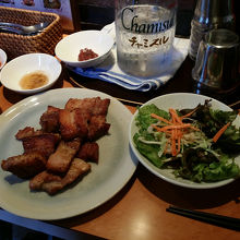 肉厚でジューシーな豚肉炭火焼き！