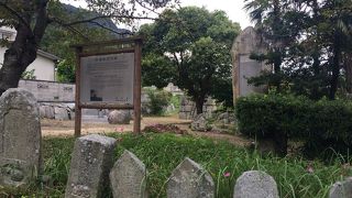 小さな公園風の墓所