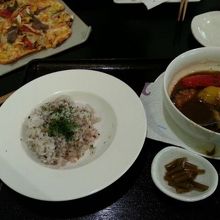 スープカレーとピザ