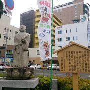 「日本三大水攻め」で豊臣秀吉と戦った太田左近の像