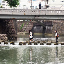 渡ることができます。落ちたらアウトですが。