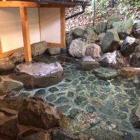 宿の玄関から徒歩1分にある露天風呂