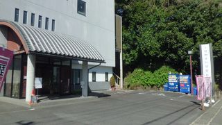 上野公園脇にある小ぢんまりした資料館