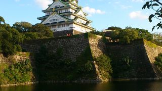 巨石だけでなく石垣も立派