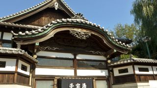 たてもの園で一番存在感があります