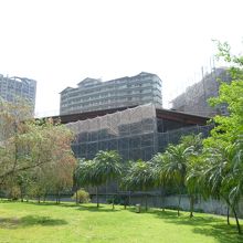 目の前の現れた巨大の覆い・・・もしや・・・・