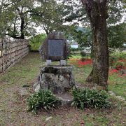 平福の街並みの外れに