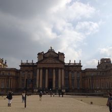 宮殿入口の外観