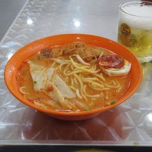 商店街が一緒になっており、ここの飲食店で昼食を摂りました。