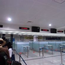 まだ開いてません