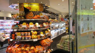 メトロ表参道の駅ナカ、待ち合わせにも便利