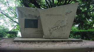 古墳のてっぺんにあります